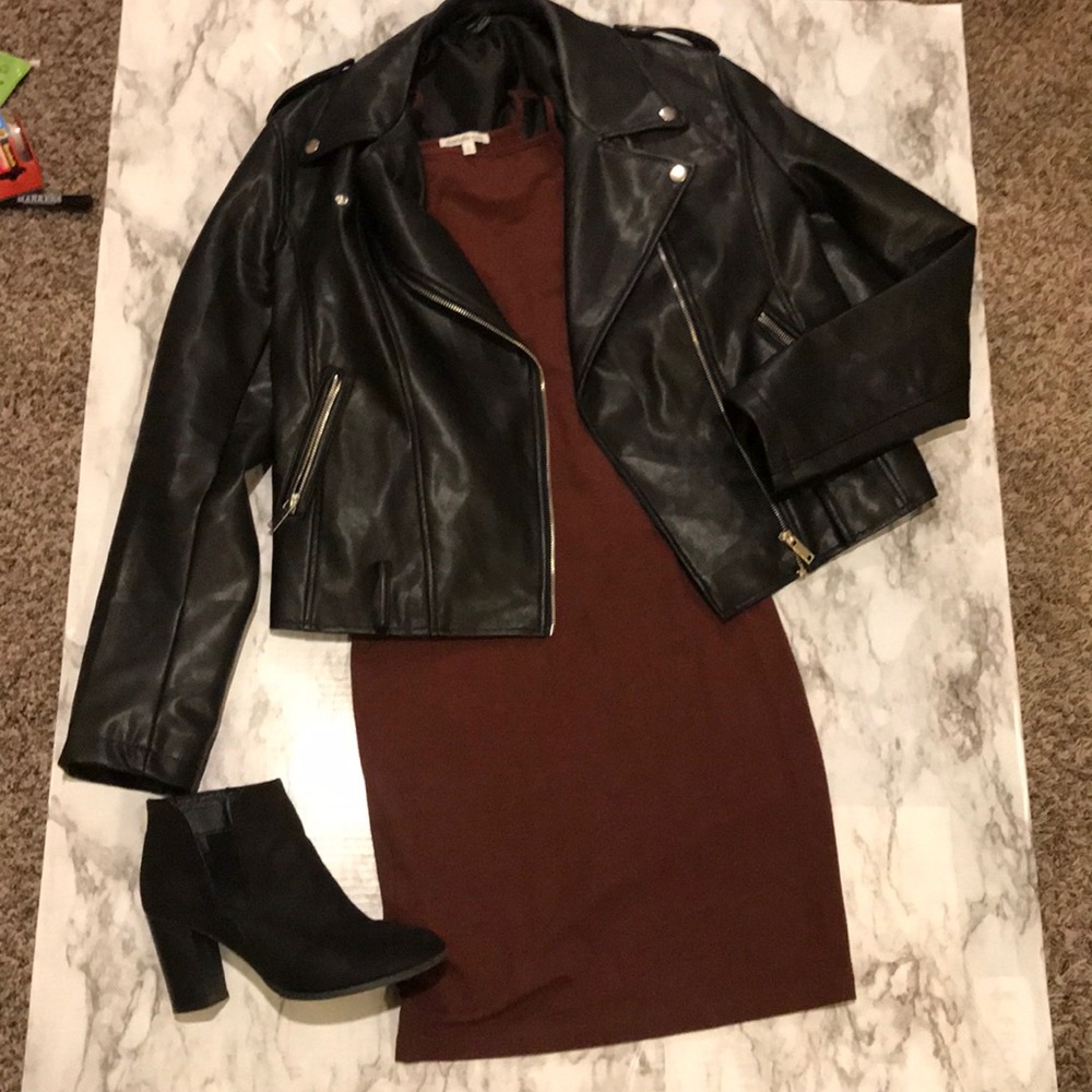 Burgundy bodycon highneck dress